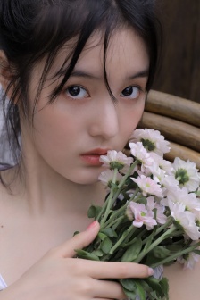玩弄寂寞皇后的小说